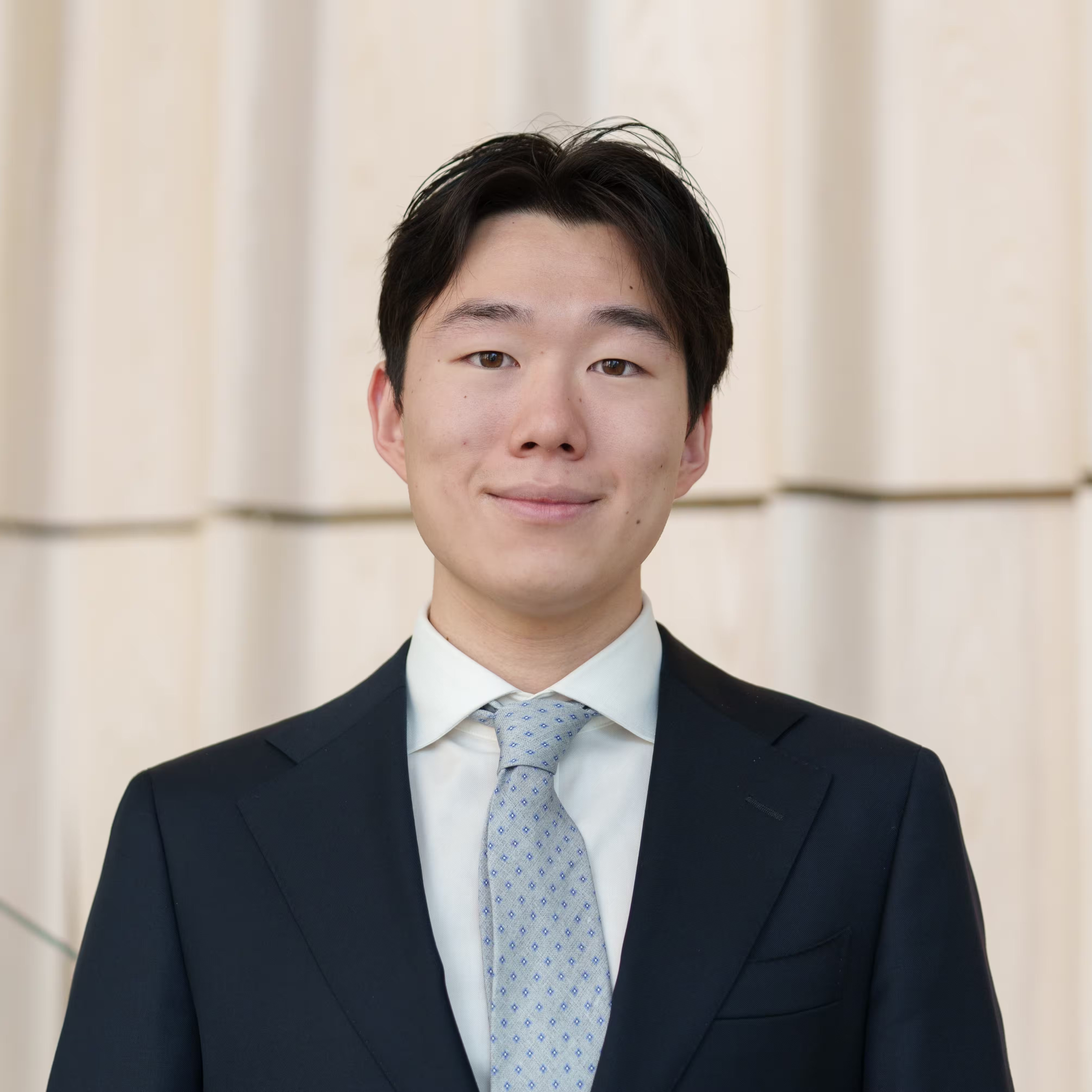 Headshot of Victor Na